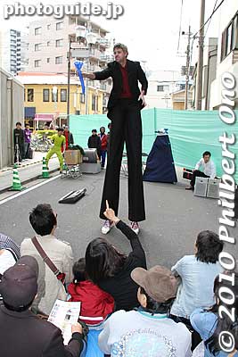 Who was this guy?
Keywords: kanagawa yokohama noge daidogei street performers performances