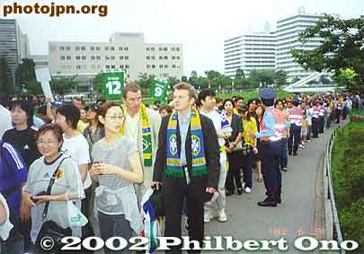 Going to the stadium. The line was long, but it progressed quickly and smoothly.
Keywords: world cup soccer game yokohama 2002 fans brazil germany women