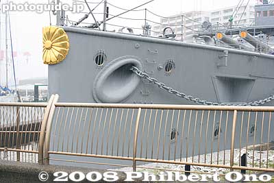 Gold Imperial crest on the bow.
Keywords: kanagawa yokosuka mikasa park battleship museum boat imperial navy crest