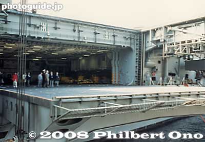 Elevator on USS Midway
Keywords: kanagawa yokosuka us navy naval base military aircraft carrier uss independence 