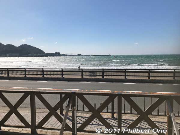 Coastal road along Zushi beach.
Keywords: Kanagawa Zushi beach