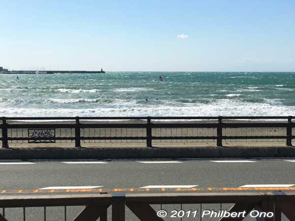 Coastal road along Zushi beach.
Keywords: Kanagawa Zushi beach