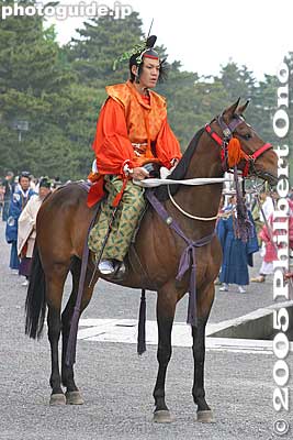 Norijiri horseman leads the procession. 乗尻
The procession, called Roto-no-Gi (路頭の儀), is actually one of three rites performed during the festival.
Keywords: kyoto aoi matsuri festival heian