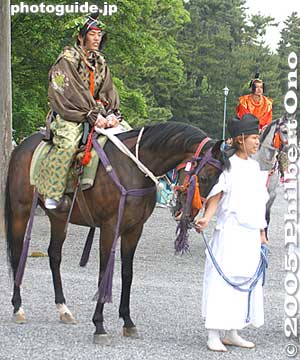 Norijiri horseman leads the procession. 乗尻
