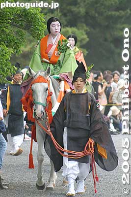 Shrine maiden on horseback called Munanori Onna. They escort the Saio-dai Princess.
騎女
Keywords: kyoto aoi matsuri hollyhock festival heian kimono horse
