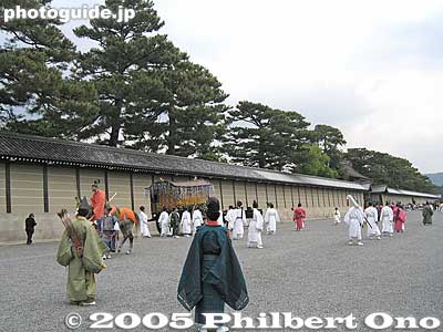 It takes about an hour to see the entire procession go by.
Wall of Kyoto Imperial Palace.
Keywords: kyoto aoi matsuri hollyhock festival heian