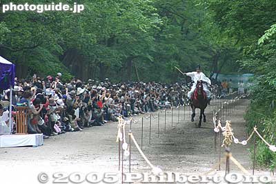 They have several horses running down the track at full speed. 下鴨神社
Keywords: kyoto aoi matsuri hollyhock festival heian