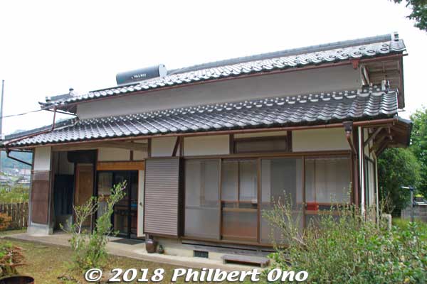The other building was the guest house which was originally for the farmer's kids or relatives to stay when they returned to their hometown.
Keywords: kyoto ayabe farmhouse lodge minshuku