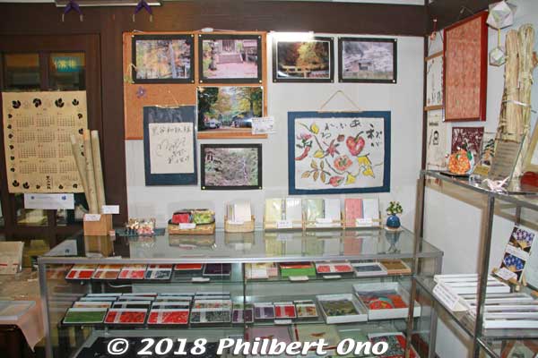 Inside Kurotani Washi Kaikan gift shop.
Keywords: kyoto ayabe Kurotani washi paper making