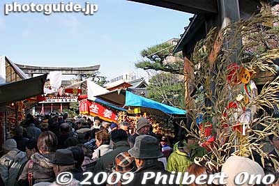 Originally established in 1202, Kyoto Ebisu Shrine is one of Japan's three major Ebisu shrines, besides Imamiya Ebisu Shrine in Osaka and Nishinomiya Shrine.
Keywords: kyoto toka ebisu shrine jinja festival matsuri 