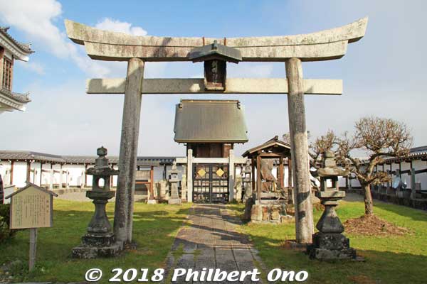 A Shinto shrine next to the castle.
Keywords: kyoto Fukuchiyama Castle