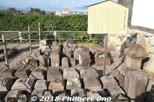 When the castle tower was being reconstructed, they found over 500 of these unconventional stones originally from gravestones, stone lanterns, and even Buddha stone statues. (転用石)
Keywords: kyoto Fukuchiyama Castle
