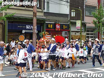 When the Saki Matsuri and Ato Matsuri's processions were combined on July 17, 1966, the Hanagasa Parade was started on July 24, 1966 to compensate for the Ato Matsuri's procession. 
Keywords: kyoto gion ato matsuri festival Hanagasa Parade