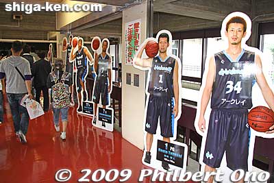 Inside the lobby of the gym are cutouts of the Hannaryz players. 
Keywords: kyoto hannaryz pro basketball game bj-league shiga lakestars 