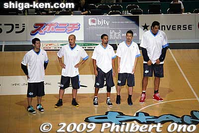 Soon after we entered the gym, they started introducing the players.
Keywords: kyoto hannaryz pro basketball game bj-league shiga lakestars 