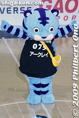 Hannaryz mascot named "Chin-tiger" (baby tiger).
Keywords: kyoto hannaryz pro basketball game bj-league shiga lakestars 
