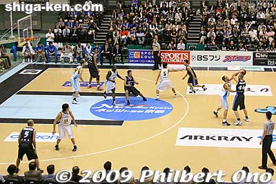 Man-to-man defense.
Keywords: kyoto hannaryz pro basketball game bj-league shiga lakestars 