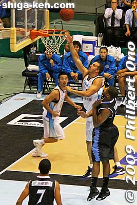 The first of many shots of Chris Schlatter sinking in a ball.
Keywords: kyoto hannaryz pro basketball game bj-league shiga lakestars 