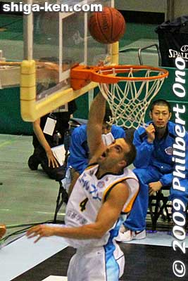 Chris sinks in another one.
Keywords: kyoto hannaryz pro basketball game bj-league shiga lakestars 