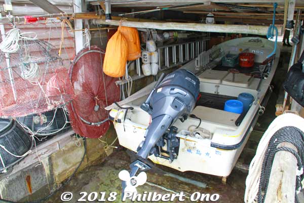The boat was also hoisted to dry in the garage. Since seawater tended to rot wood, drying the boat when not in use would make the boat last longer.
Keywords: kyoto ine funaya boat house fisherman village japanhouse