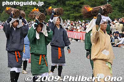 Medieval (Kamakura and Muromachi Periods) women laborers procession 中世婦人列（鎌倉 ・室町時代） ：大原女
Keywords: kyoto jidai matsuri festival of ages