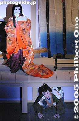Taro helps her compose her poem.
Keywords: kyoto kamogawa odori geisha dance pontocho