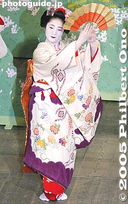 Finale: "Hana Utage" (Flower Banquet) 花うたげ
Keywords: kyoto kamogawa odori geisha dance pontocho kimonobijin