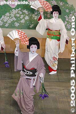 Finale: "Hana Utage" (Flower Banquet) 花うたげ
Keywords: kyoto kamogawa odori geisha dance pontocho japangeisha