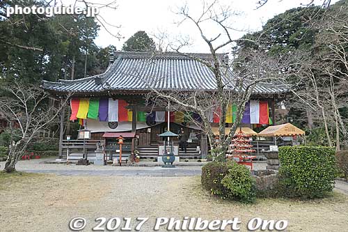 Built in the Nara Period, Kaijusenji is a Chisan-ha Shingon Buddhist temple. It worships an eleven-face Kannon statue. 
Keywords: kyoto kizugawa Kaijusenji Shingon Buddhist temple