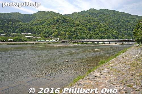 Arashiyama is a National Historic Site and Place of Scenic Beauty. This is the Oi River.
Keywords: kyoto arashiyama