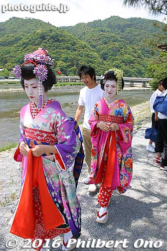 Fake geisha at Arashiyama, Kyoto. (Tourists who got a geisha makeover and tour famous spots to get their pictures taken.)
Keywords: kyoto arashiyama japanfashion