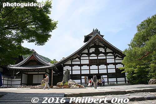 Tenryuji temple is the main temple of one of the 15 branches of the Rinzai school of Zen Buddhism.
Keywords: kyoto arashiyama tenryuji temple