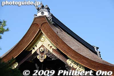 Roof of Gishumon Gate. If you like Japanese architecture, art (painting), Japanese history, or the Imperial family, visiting the Kyoto Imperial Palace is a must. Much more traditional than the current Imperial Palace in Tokyo which actually was a castle.
Keywords: kyoto imperial palace gosho 