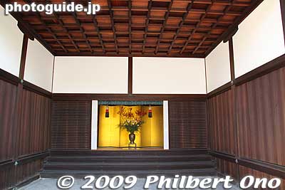Inside the Okurumayose entrance.
Keywords: kyoto imperial palace gosho 
