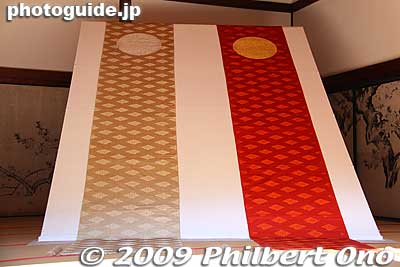 Room inside Shodaibu-no-Ma with Nissho and Gessho banners.
Keywords: kyoto imperial palace gosho 