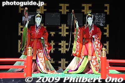 Gosechi-no-Mai court dancers (mannequins).
Keywords: kyoto imperial palace gosho 