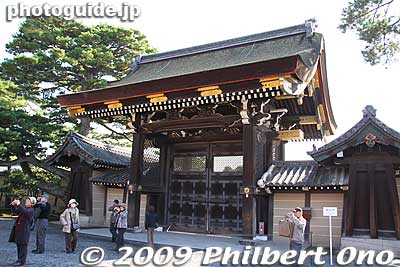 Kenreimon Gate looking from the inside. Opened only for VIP visitors.
Keywords: kyoto imperial palace gosho 