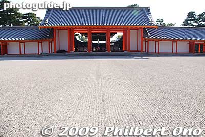 Jomeimon Gate looking from the inside.
Keywords: kyoto imperial palace gosho 