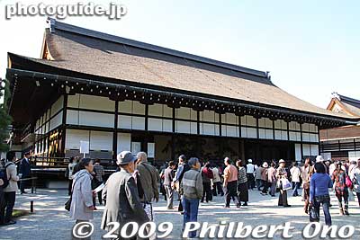 Kogosho was a ceremonial hall for Coming-of-Age ceremonies for Imperial princes and when the emperor met with the shogun and daimyos. This building was reconstructed in 1958. 小御所
Keywords: kyoto imperial palace gosho emperor residence 