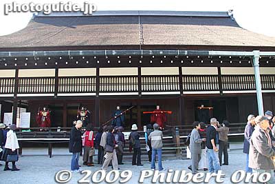 The Ogakumonjo was the emperor's study. It was also used for monthly poetry parties and when the emperor received regents, Imperial advisors, government ministers, Imperial princes, etc.
Keywords: kyoto imperial palace gosho emperor residence 