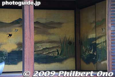 Rooms of the Otsunegoten had painted walls and sliding doors. 御常御殿
Keywords: kyoto imperial palace gosho emperor residence 
