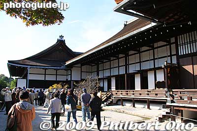 Otsunegoten. The connected building beyond is the Omima.
Keywords: kyoto imperial palace gosho emperor residence 