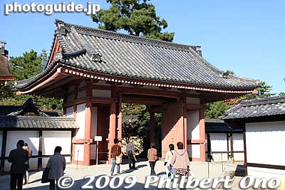 Genkimon Gate 玄輝門
Keywords: kyoto imperial palace gosho emperor residence 
