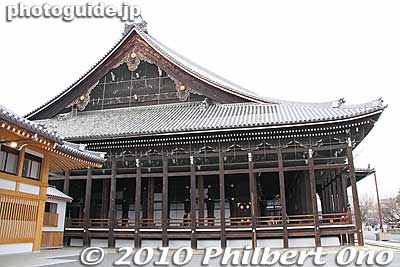 Side of Goeido Founder's Hall.
Keywords: kyoto nishi hongwanji temple jodo shinshu buddhist 
