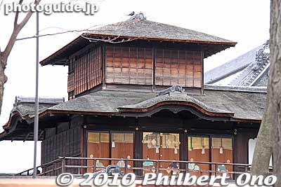 Hiunkaku Pavilion is a National Treasure. Unfortunately, it is not open for public viewing. One of Kyoto's Three Best Pavilions along with Kinkakuji and Ginkakuji Pavilions. 飛雲閣
Keywords: kyoto nishi hongwanji temple jodo shinshu buddhist japantemple