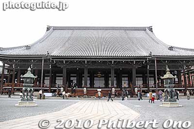 Amida-do Hall is the main hall or temple, also called the Hondo Hall. 阿弥陀堂（本堂）
Keywords: kyoto nishi hongwanji temple jodo shinshu buddhist 