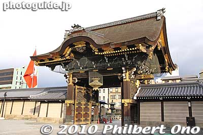 Amida-domon Gate 
Keywords: kyoto nishi hongwanji temple jodo shinshu buddhist 