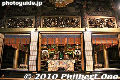 Altar inside Amida-do Hall of Nishi Hongwanji, Kyoto. 阿弥陀堂（本堂）
Keywords: kyoto nishi hongwanji temple jodo shinshu buddhist 