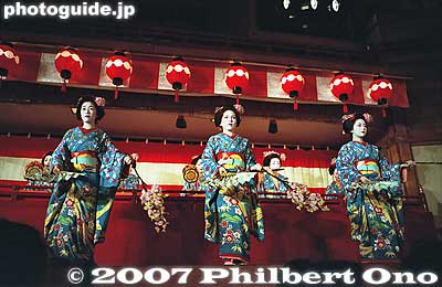 Keywords: kyoto miyako odori cherry dance geisha gion kobu kaburenjo theater