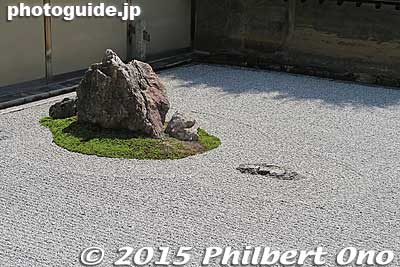 Ryoanji rock garden. 
Keywords: kyoto temple